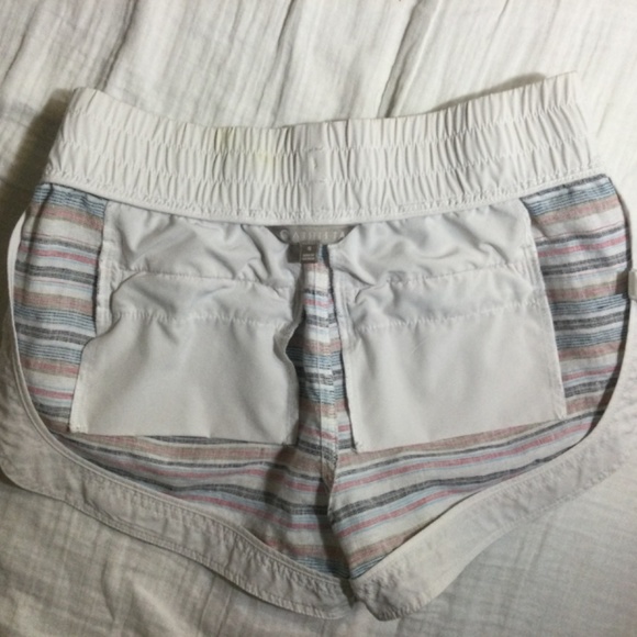 2 for 1 price. Linen Athleta shorts and Gap T-shirt - Picture 10 of 10